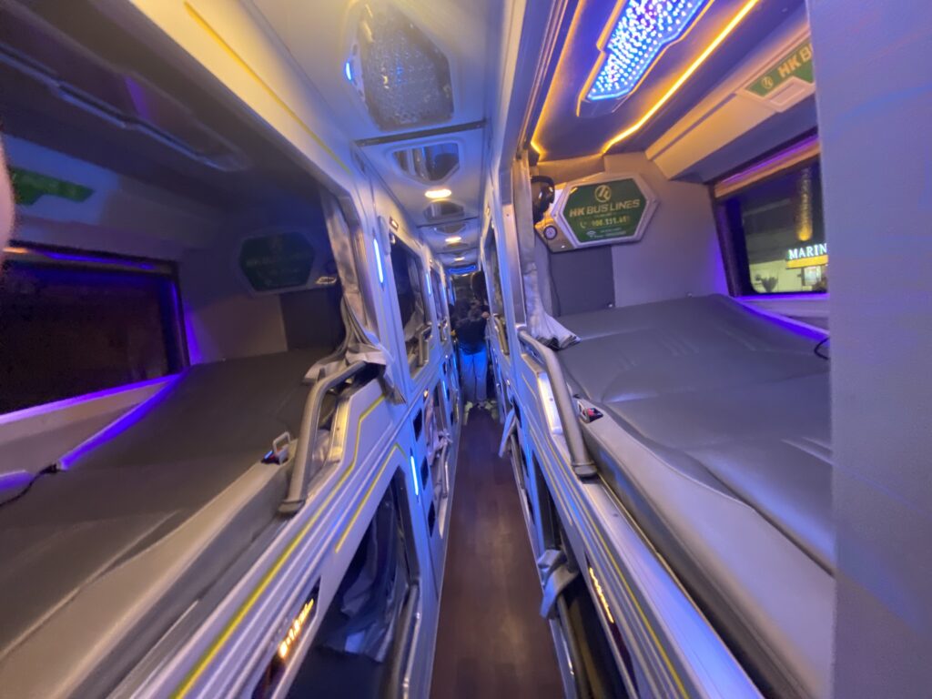 HK busline臥鋪巴士充滿科技感