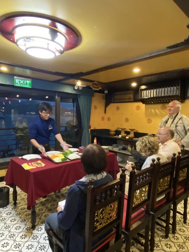 深受白人長輩們喜愛的春捲教學