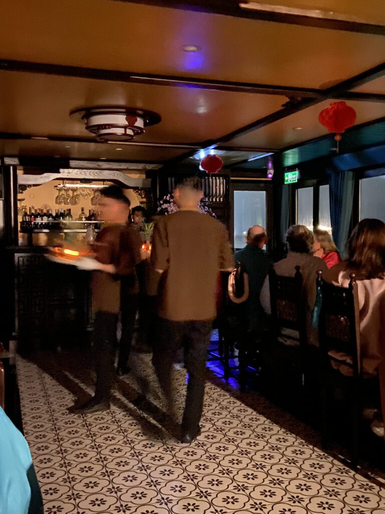 主餐晚餐上菜秀