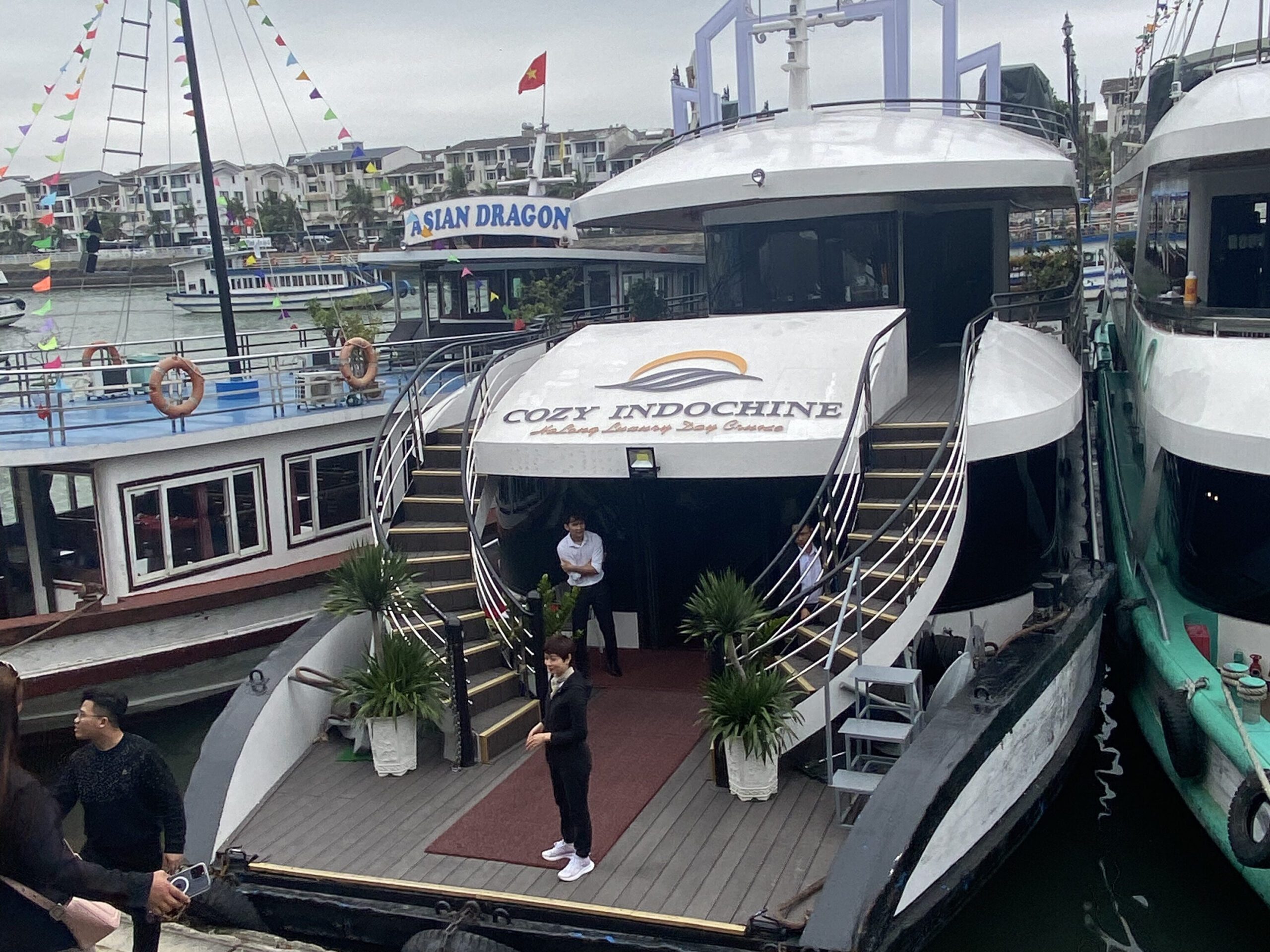 我自己這次坐的五星級 Cozy 郵輪含河內接送約台幣1200左右