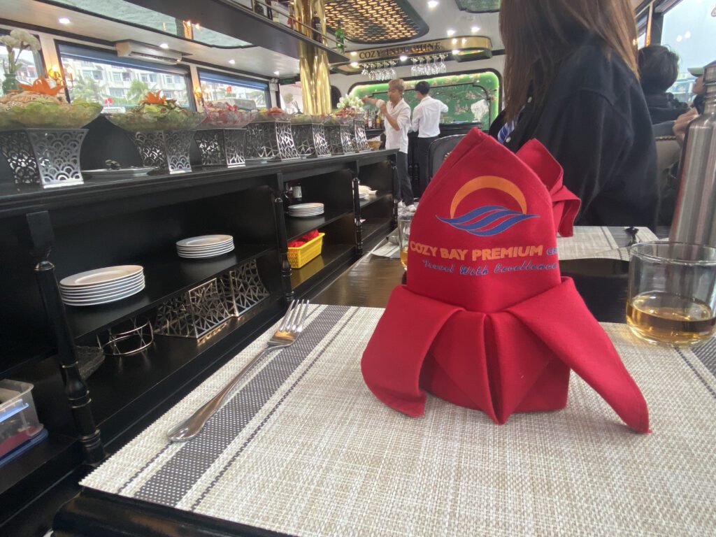 下龍灣五星級郵輪Cozy Cruise