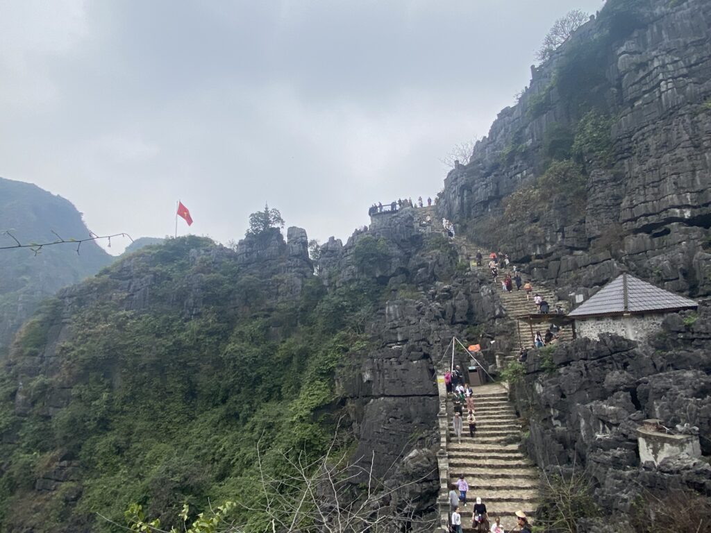 Mua Cave 有幾條路線可以登高望遠