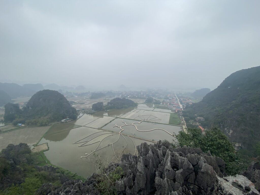 寧平爬山行程穆昂洞山頂看到的景色