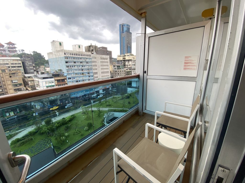 歌詩達陽台房的view