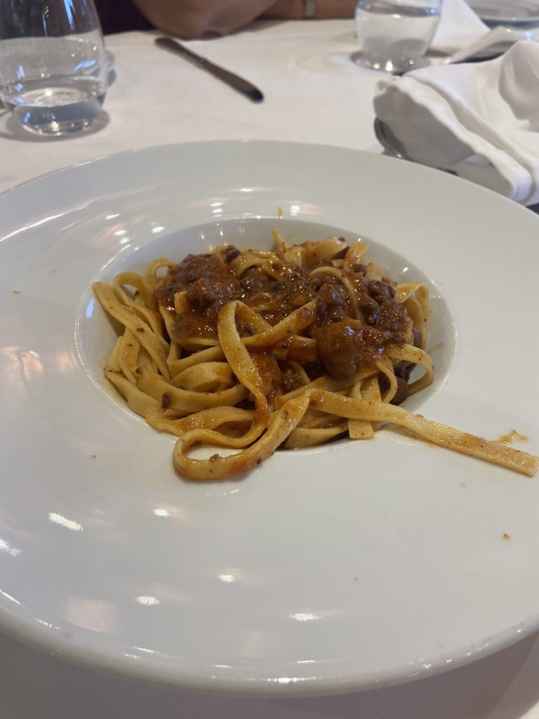 主餐廳餐點：肉醬義大利麵（個人覺得還好）